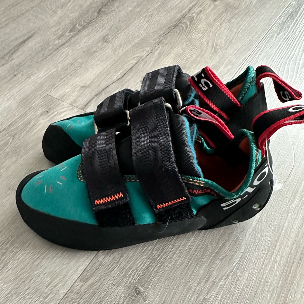 New Adidas Five Ten Anasazi Kid’s Shoes Size 10